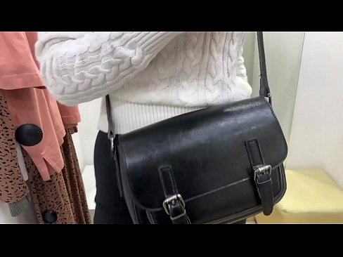 ❤️ Pampublikong masturbesyon ng batang asong si FeralBerry na may dildo sa fitting room ❤❌ Fuck video sa amin