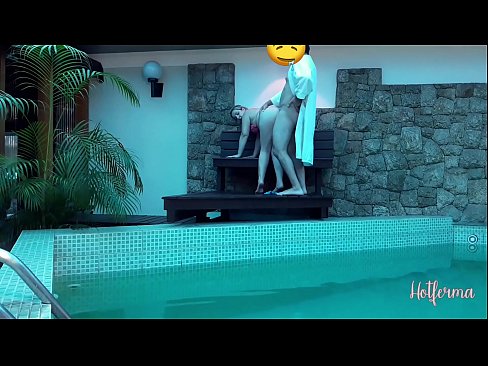 ❤️ Inaanyayahan ni Boss ang kasambahay sa pool, ngunit hindi napigilan ang init ❤❌ Fuck video sa amin